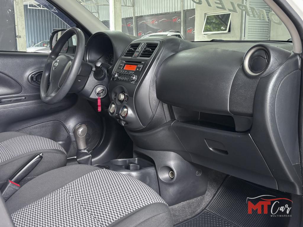 NISSAN March - Foto