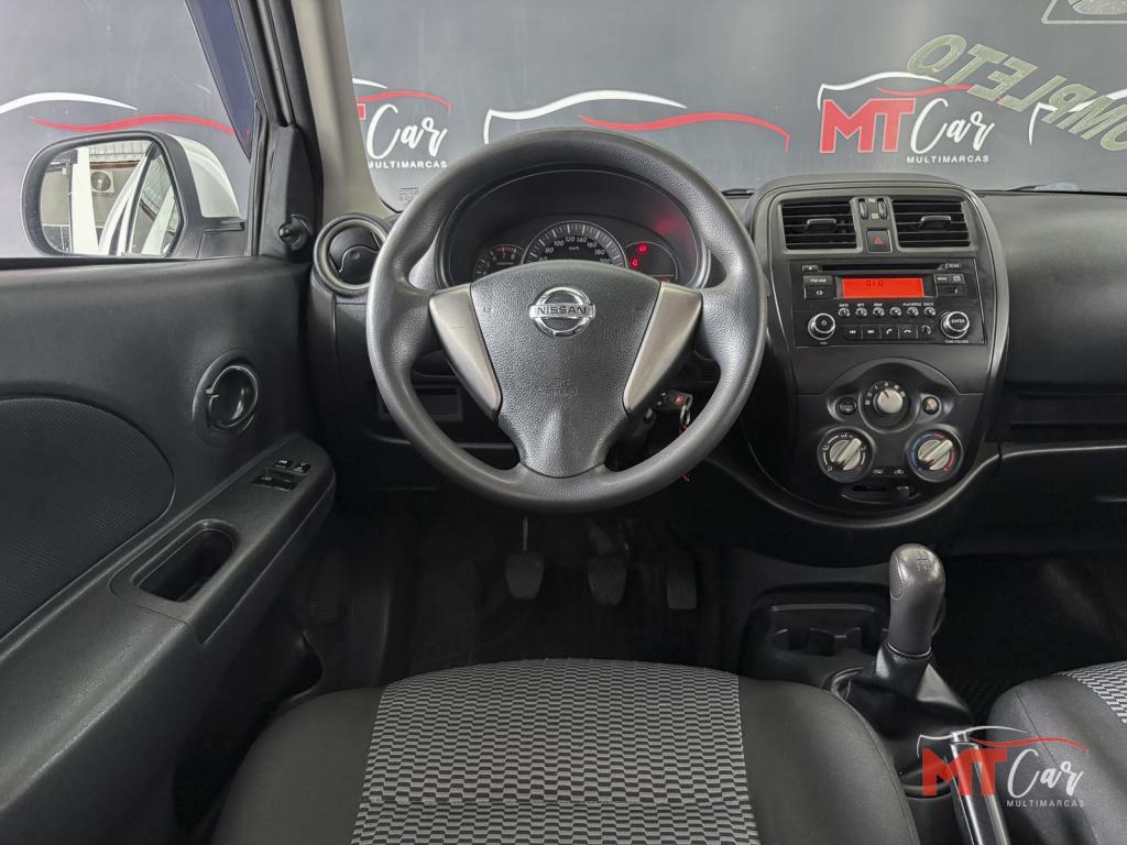 NISSAN March - Foto