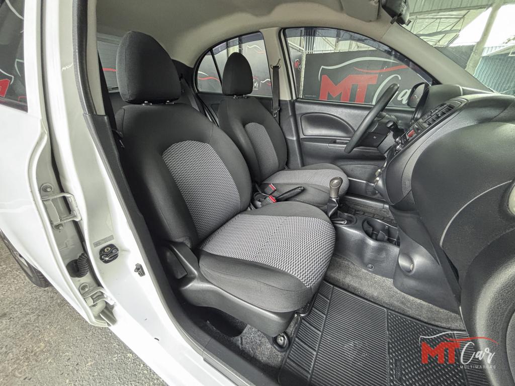 NISSAN March - Foto