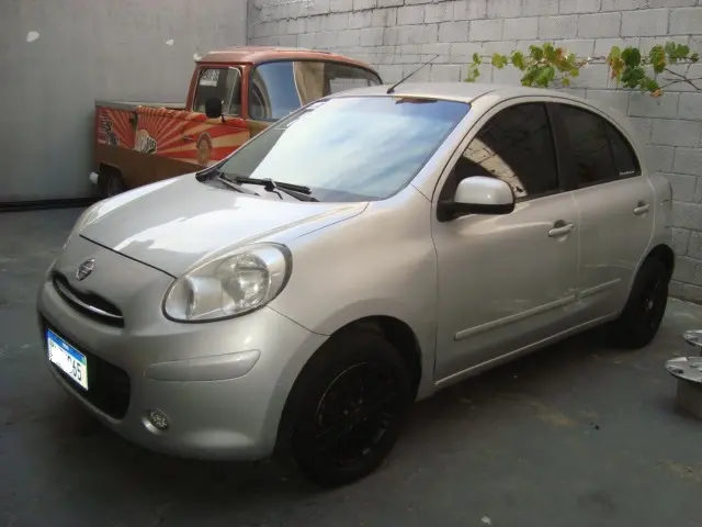 NISSAN March - Foto