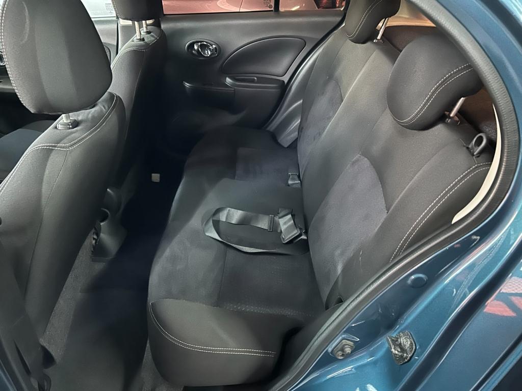 NISSAN March - Foto