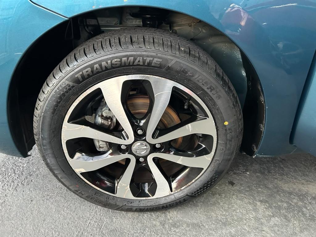 NISSAN March - Foto