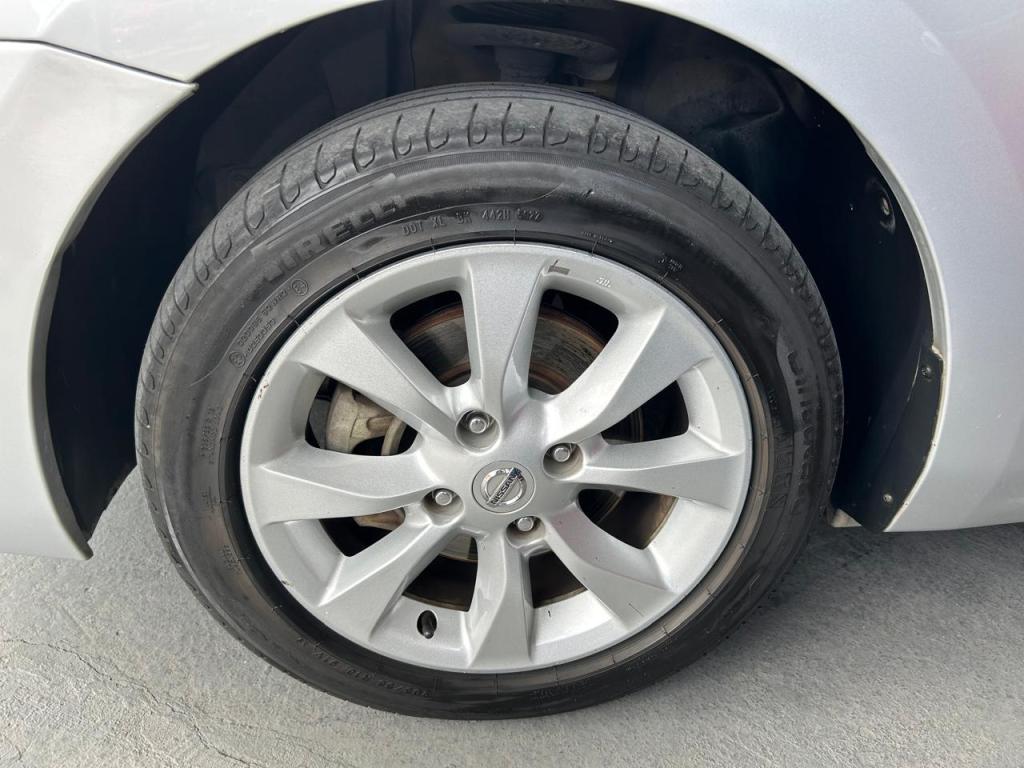 NISSAN Sentra - Foto