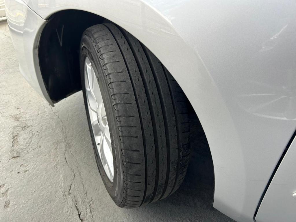 NISSAN Sentra - Foto