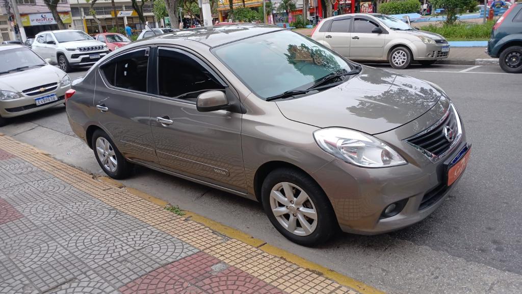 NISSAN Versa Sedan