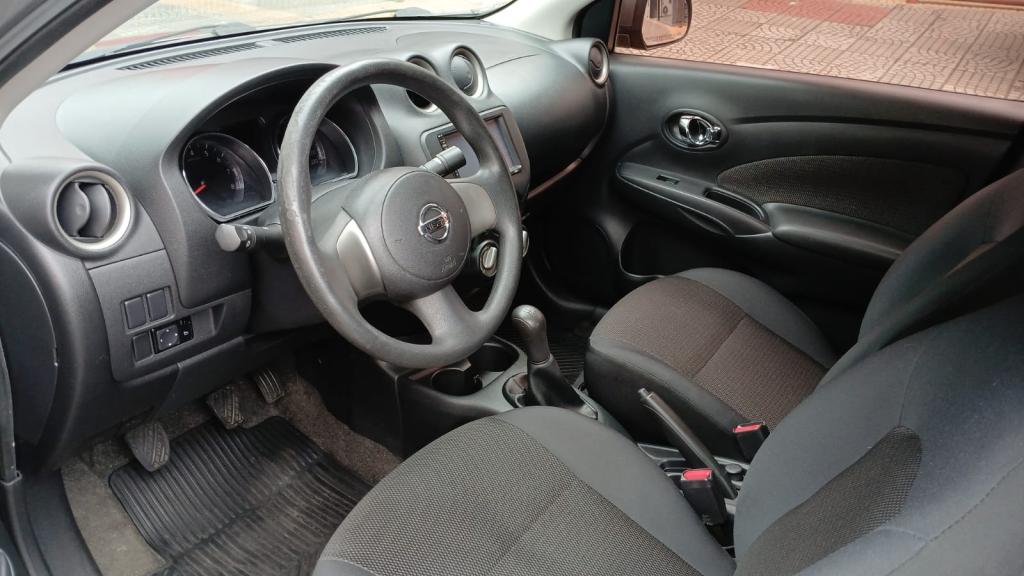 NISSAN Versa Sedan - Foto
