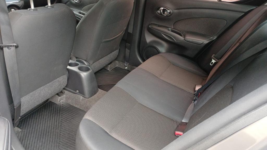 NISSAN Versa Sedan - Foto