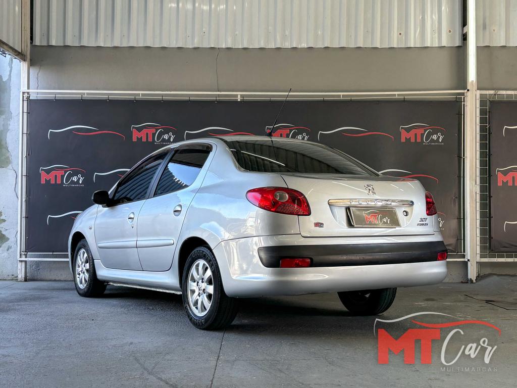 PEUGEOT 207 Sedan - Foto