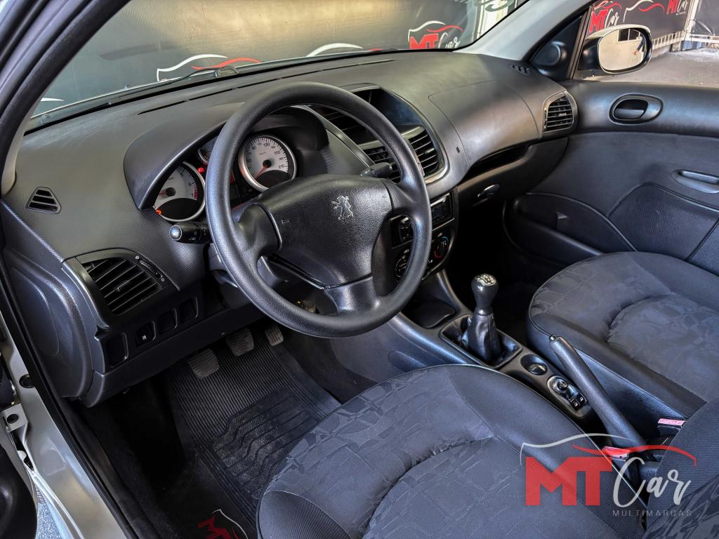 PEUGEOT 207 Sedan - Foto