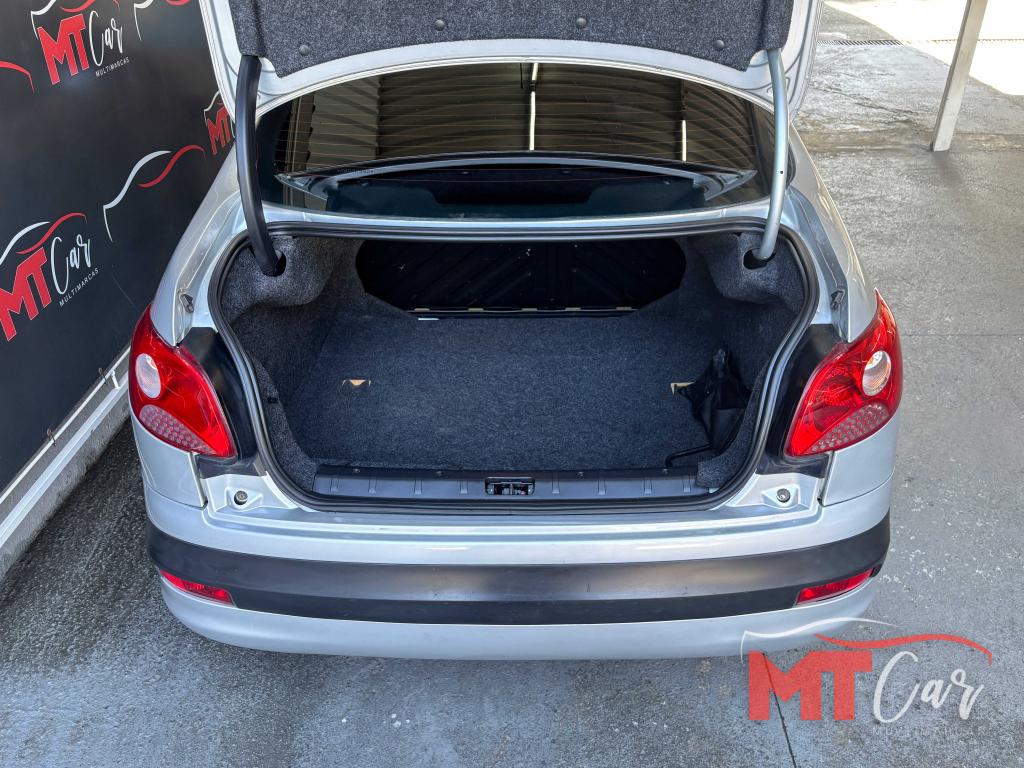 PEUGEOT 207 Sedan - Foto