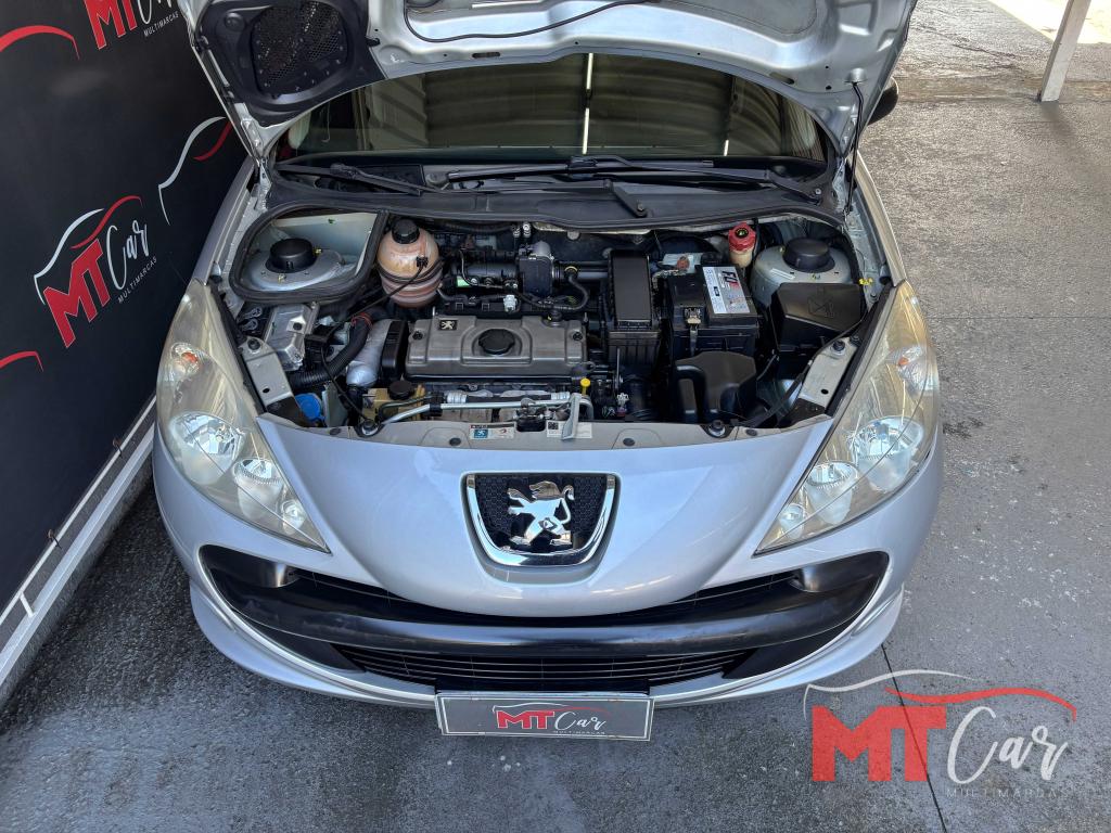 PEUGEOT 207 Sedan - Foto