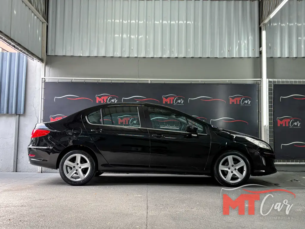 PEUGEOT 408 Sedan - Foto