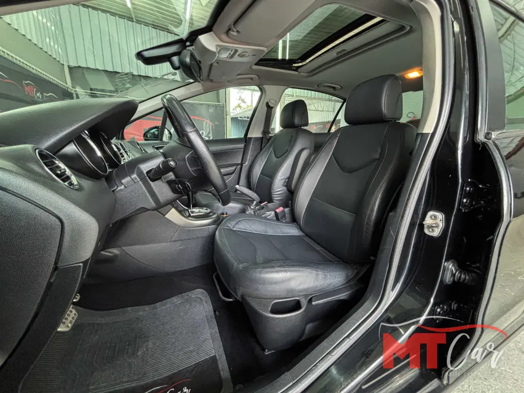 PEUGEOT 408 Sedan - Foto