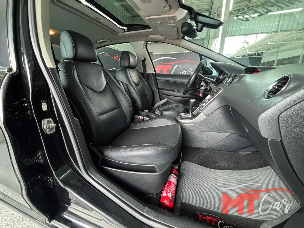 PEUGEOT 408 Sedan - Foto