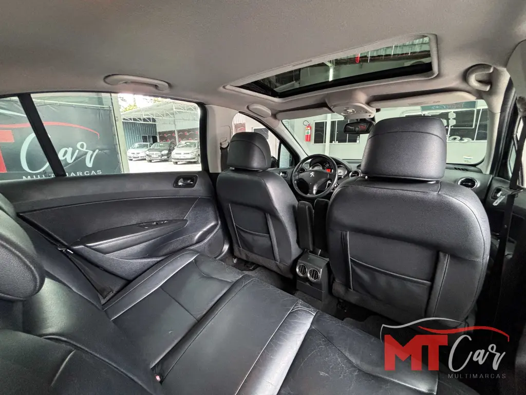 PEUGEOT 408 Sedan - Foto