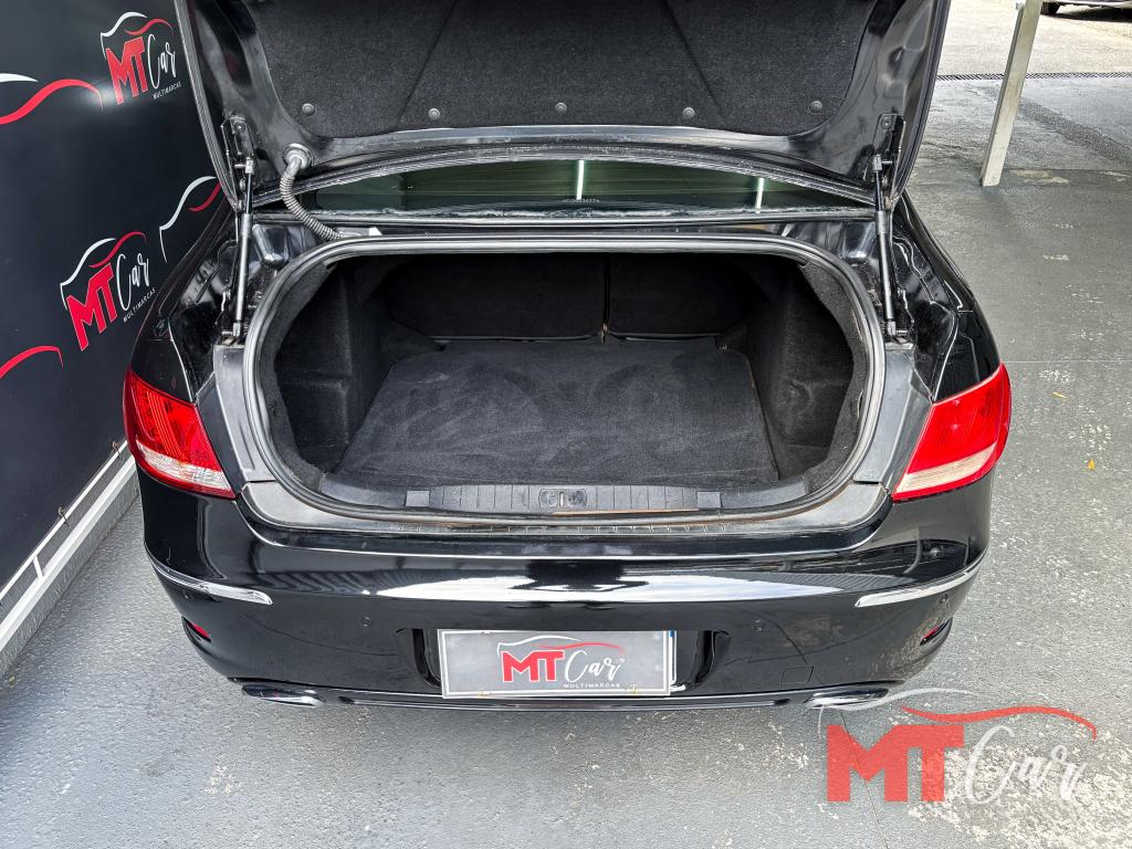 PEUGEOT 408 Sedan - Foto