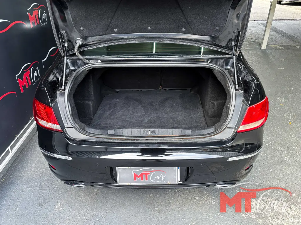 PEUGEOT 408 Sedan - Foto