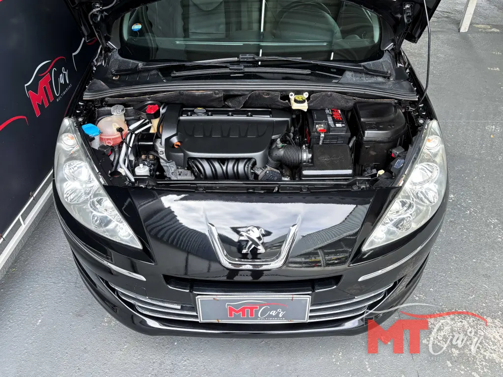 PEUGEOT 408 Sedan - Foto