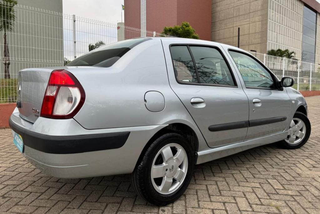 RENAULT Clio Sedan - Foto