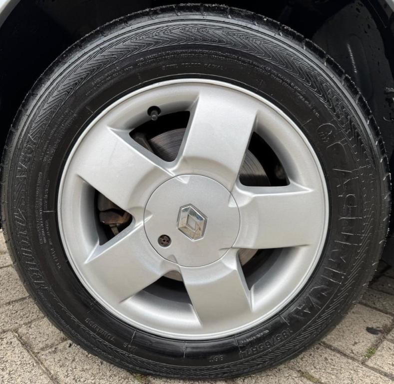 RENAULT Clio Sedan - Foto