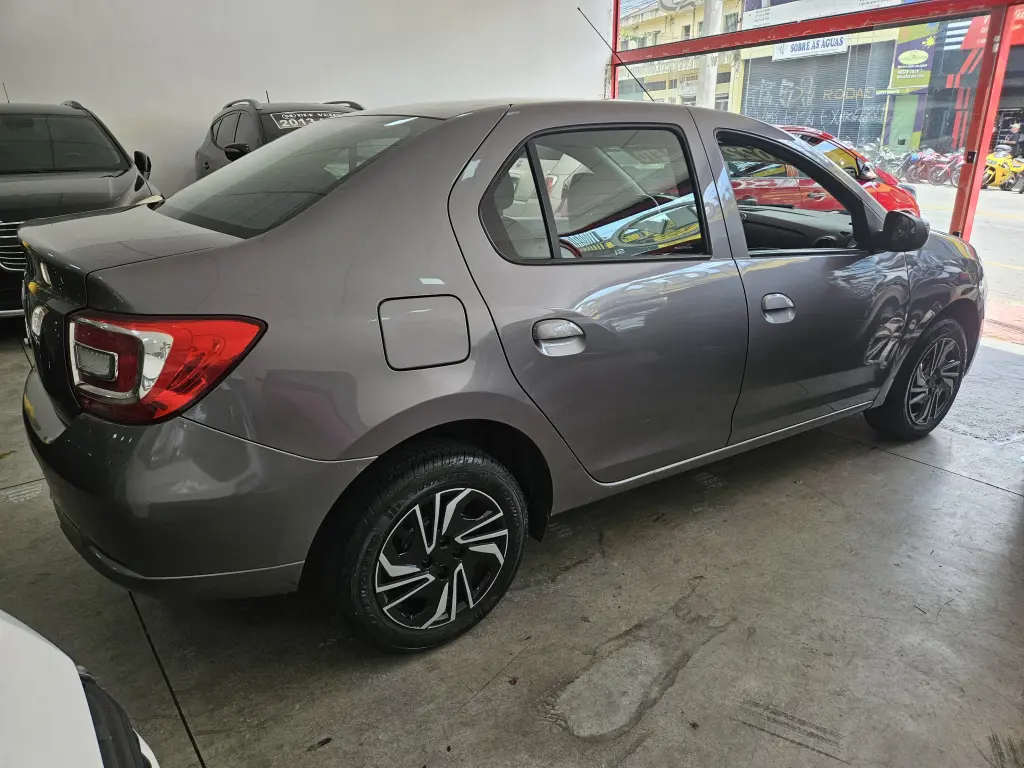 RENAULT Logan - Foto