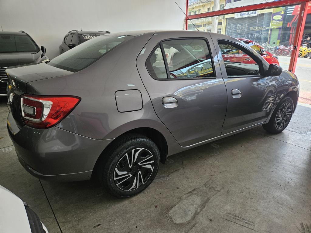 RENAULT Logan - Foto