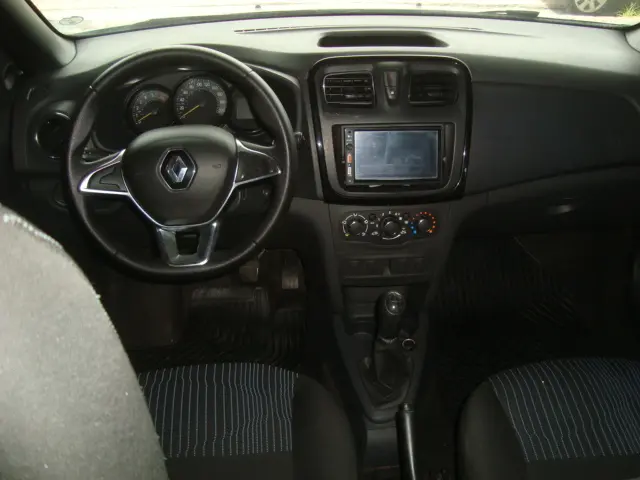 RENAULT Logan - Foto