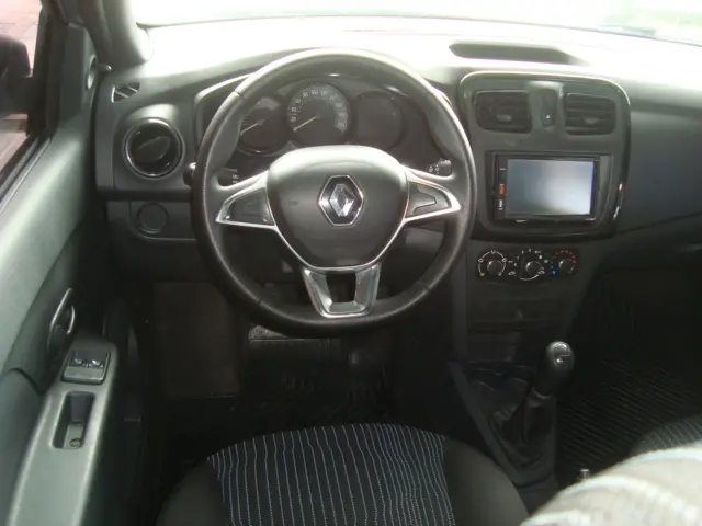 RENAULT Logan - Foto