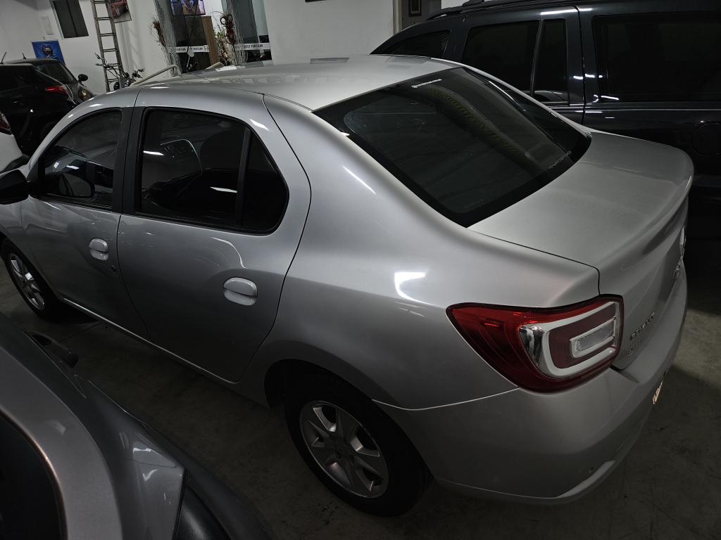 RENAULT Logan - Foto