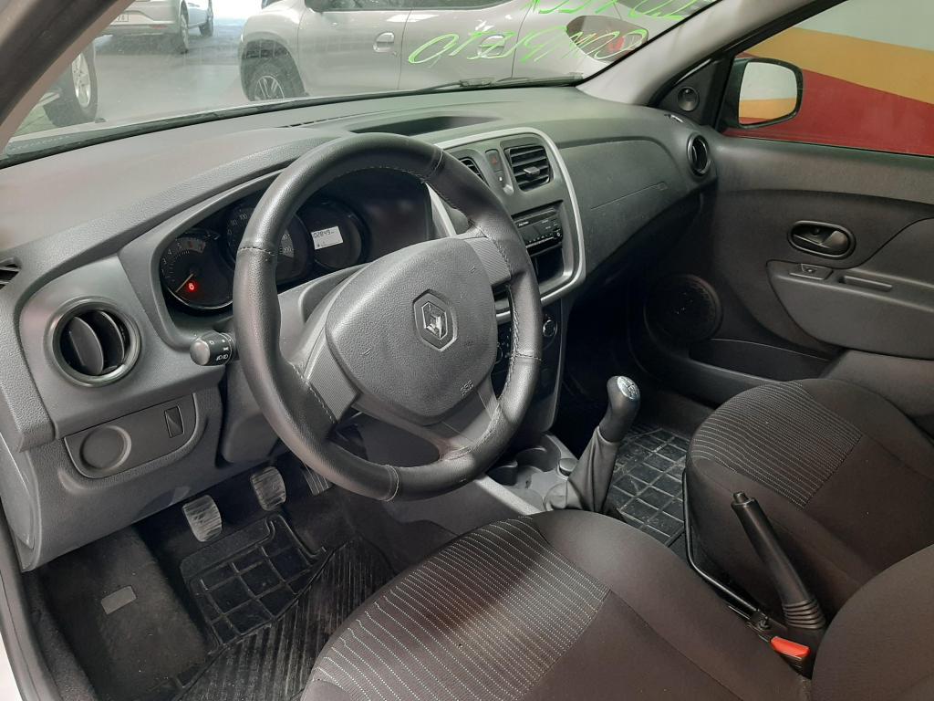 RENAULT Sandero - Foto