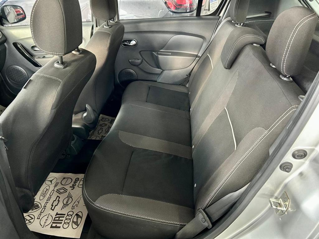 RENAULT Sandero - Foto