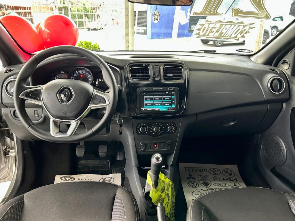 RENAULT Sandero - Foto