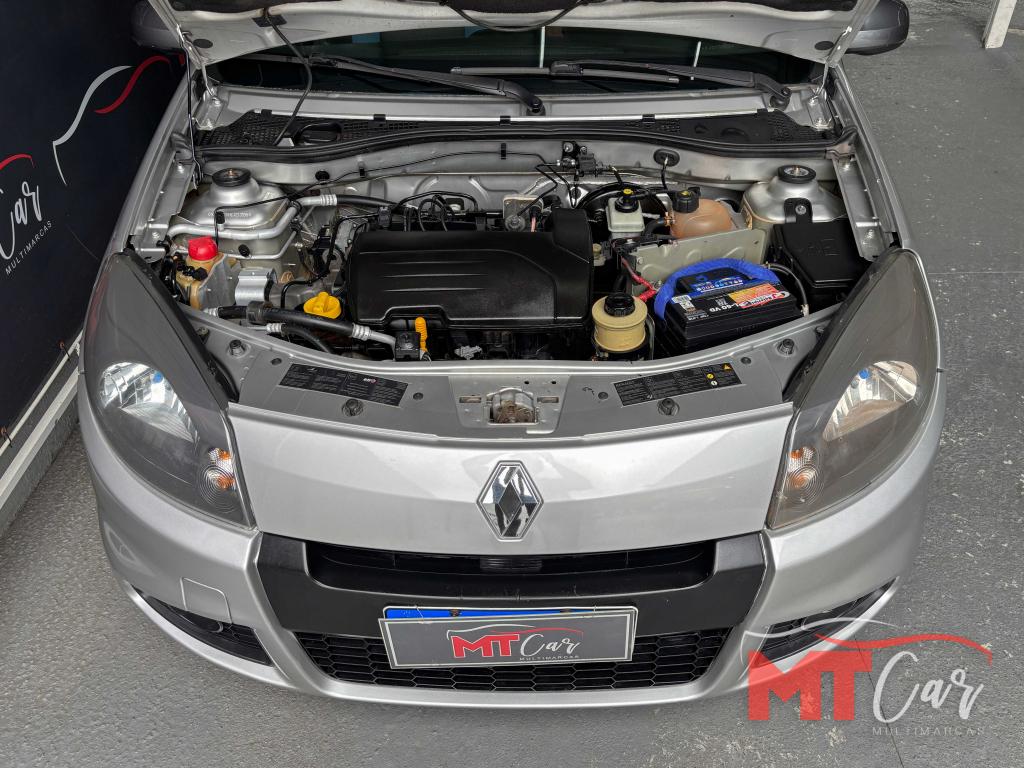 RENAULT Sandero - Foto