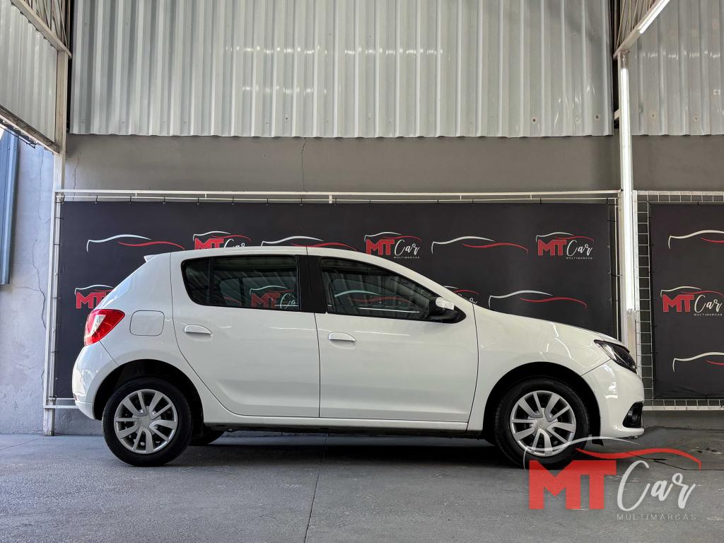 RENAULT Sandero - Foto