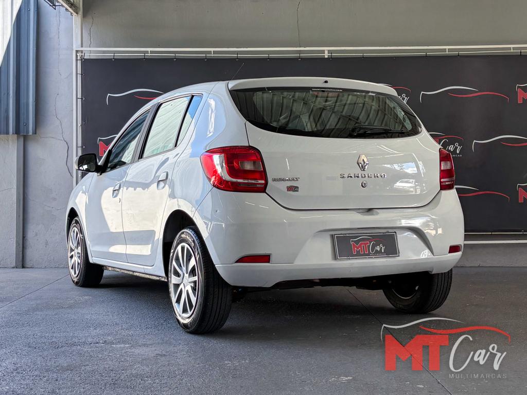 RENAULT Sandero - Foto