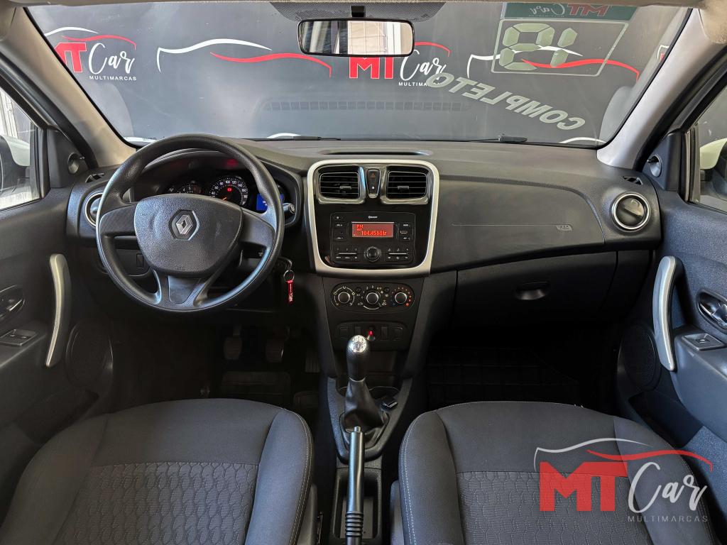 RENAULT Sandero - Foto