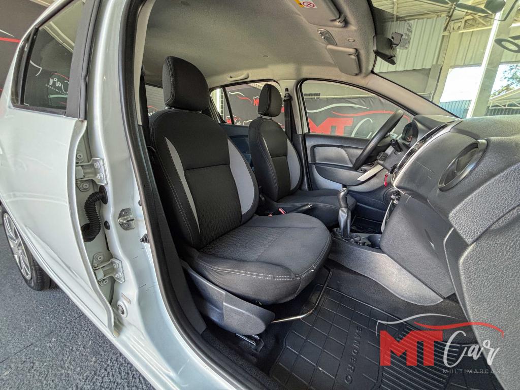 RENAULT Sandero - Foto