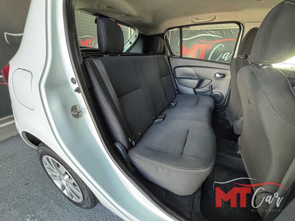 RENAULT Sandero - Foto