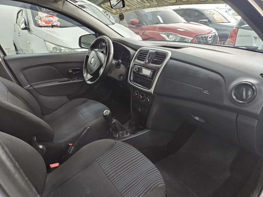 RENAULT Sandero - Foto