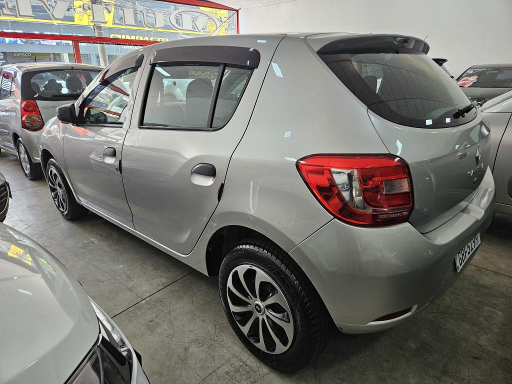 RENAULT Sandero - Foto