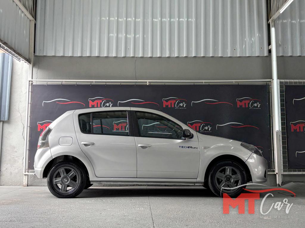 RENAULT Sandero - Foto