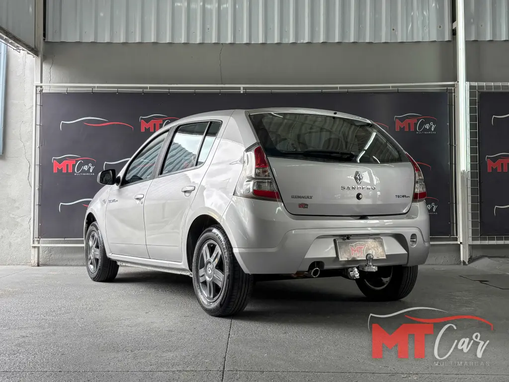 RENAULT Sandero - Foto
