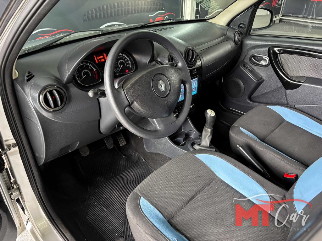 RENAULT Sandero - Foto