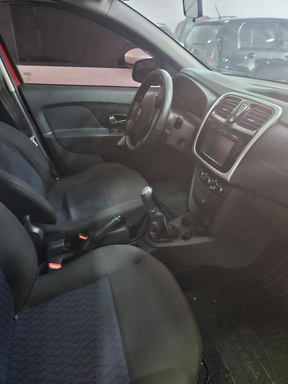 RENAULT Sandero - Foto