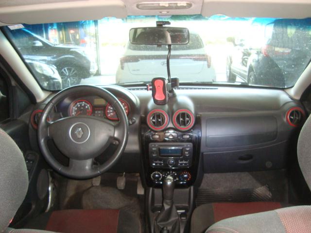 RENAULT Sandero - Foto