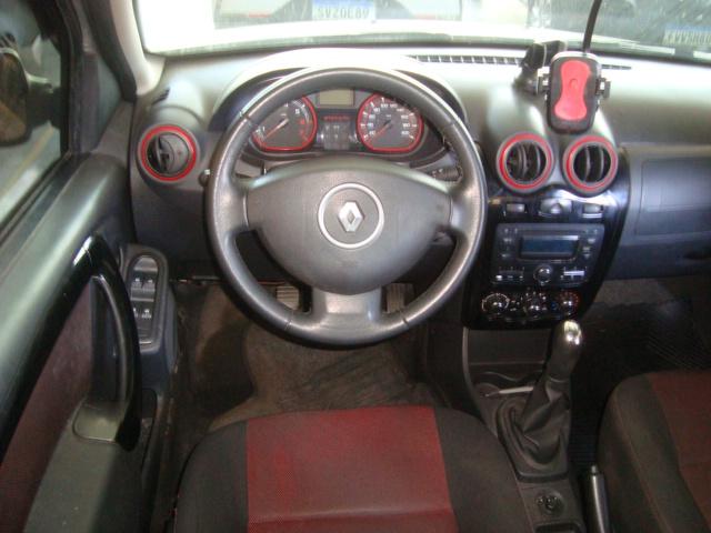 RENAULT Sandero - Foto