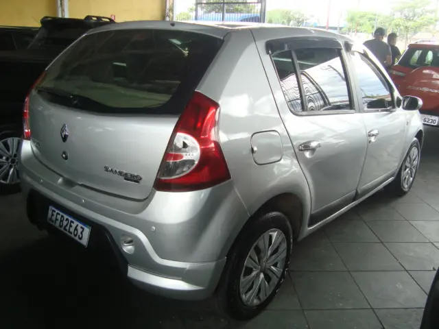 RENAULT Sandero - Foto