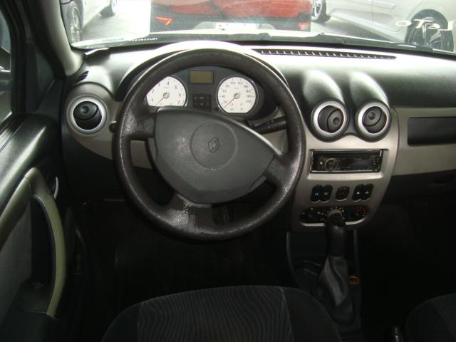 RENAULT Sandero - Foto