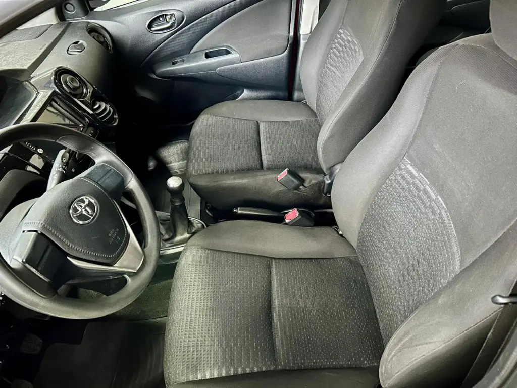 TOYOTA Etios Hatch - Foto