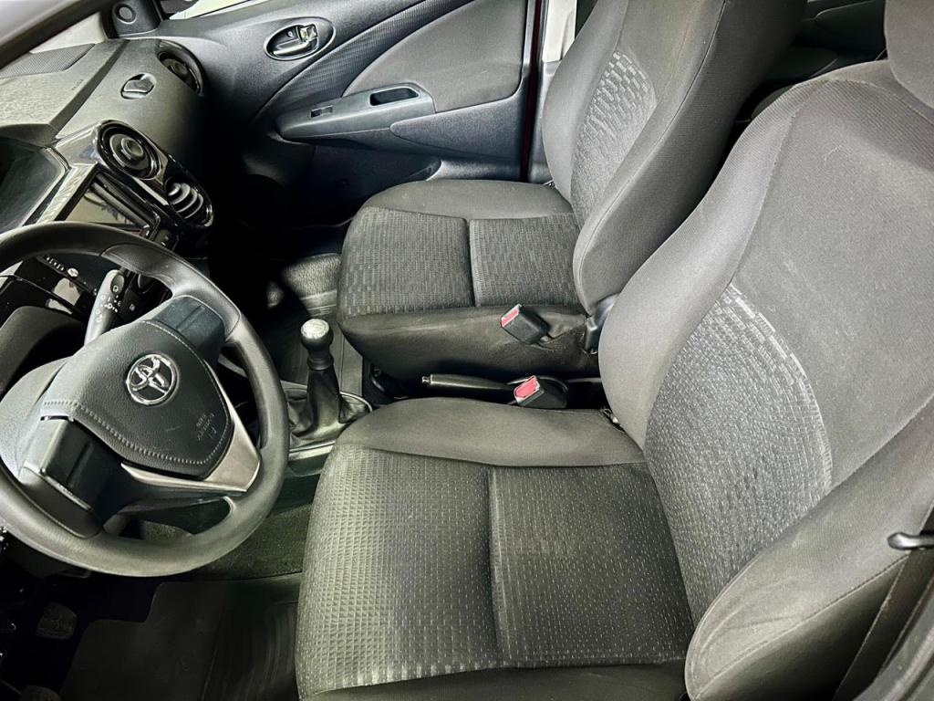 TOYOTA Etios Hatch - Foto